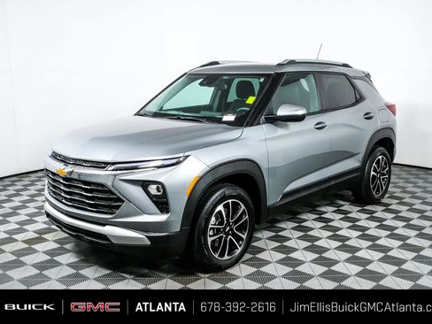 Used 2025 Chevrolet TrailBlazer LT AWD/4WD image 23
