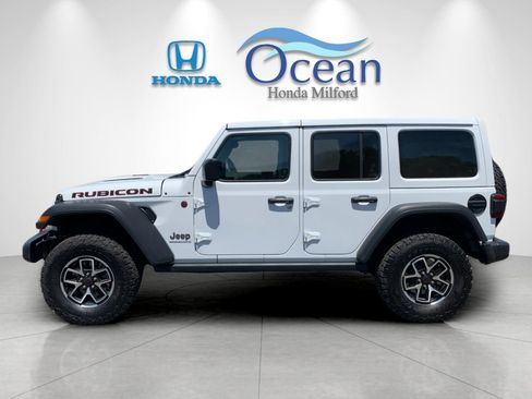 Used 2025 Jeep Wrangler Unlimited Rubicon AWD/4WD image 2