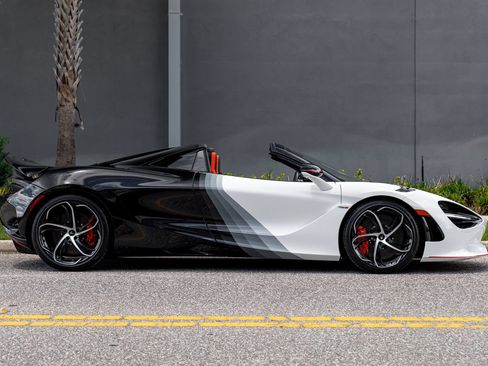 Used 2024 McLaren 750S Spider RWD image 9