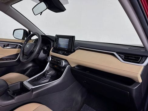 Used 2022 Toyota RAV4 XLE w/ Convenience Package image 30