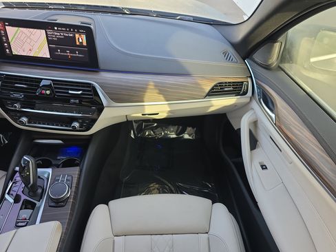 Used 2023 BMW 540i w/ Premium Package image 14