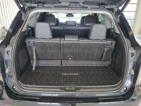 Used 2021 Toyota Highlander Limited image 18
