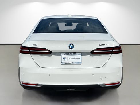 New 2026 BMW i5 eDrive40 image 4