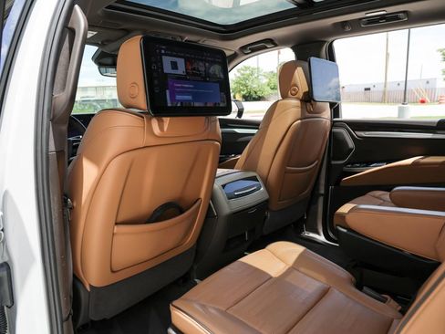 Used 2025 Cadillac Escalade Premium Luxury w/ LPO, Floor Liner Package AWD/4WD image 32