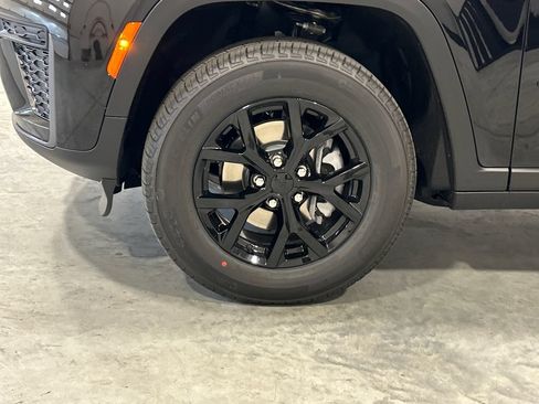 New 2026 Jeep Grand Cherokee Altitude AWD/4WD image 11