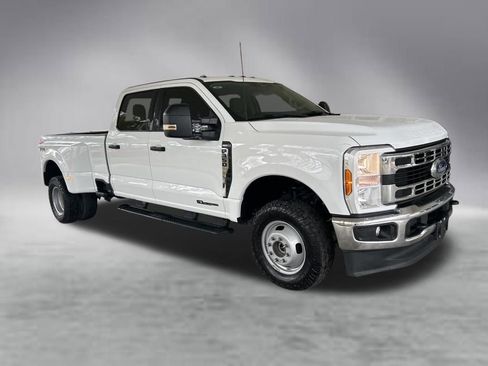 Used 2024 Ford F350 XLT w/ FX4 Off-Road Package AWD/4WD image 2