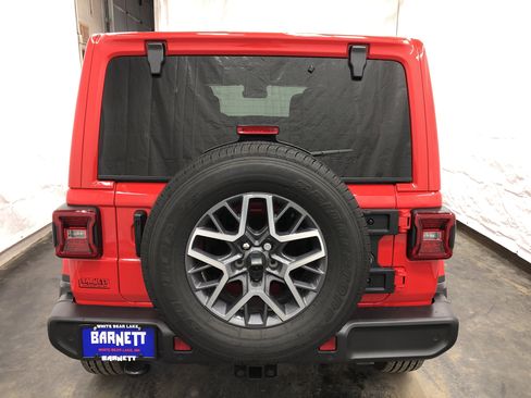 Certified 2024 Jeep Wrangler Sahara w/ Technology Group AWD/4WD image 9