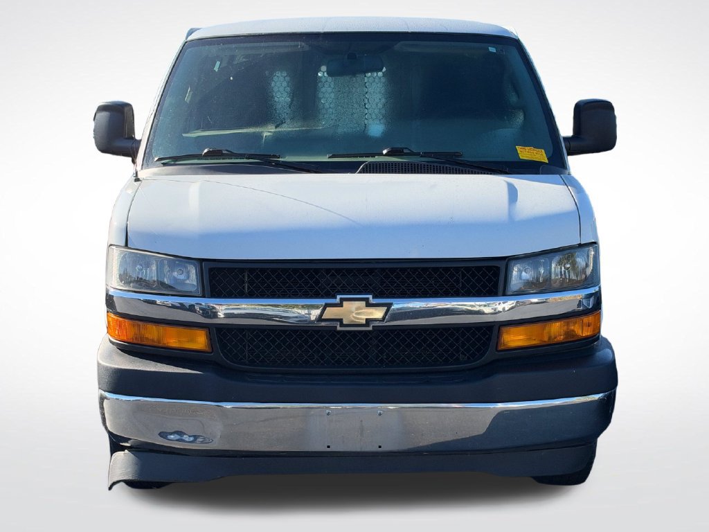 Used 2018 Chevrolet Express 2500 w/ Driver Convenience Package RWD image 3