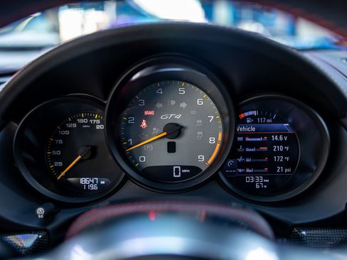 Certified 2016 Porsche Cayman GT4 RWD image 27