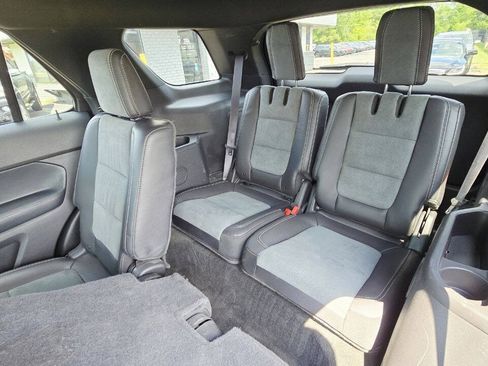 Used 2015 Ford Explorer XLT w/ Equipment Group 202A FWD image 12
