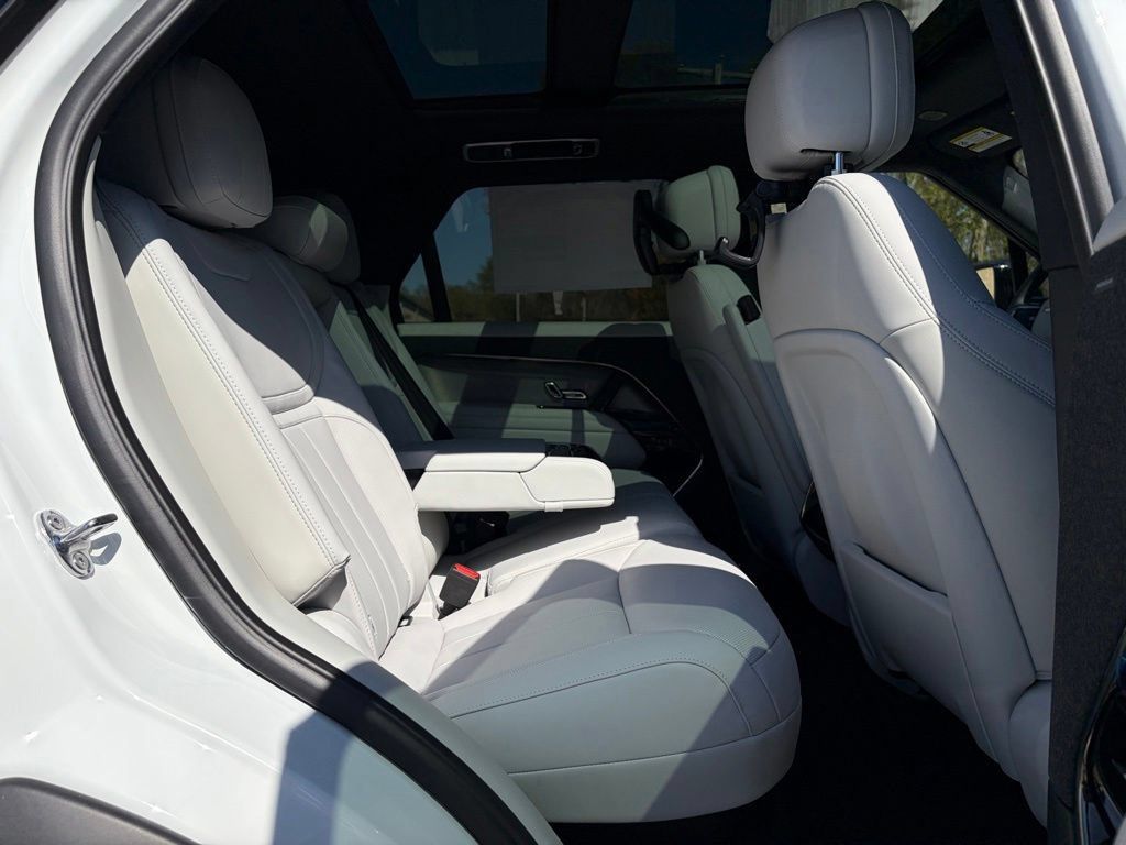 New 2026 Land Rover Range Rover Sport SE AWD/4WD image 17