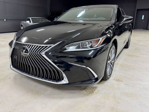 Used 2019 Lexus ES 350 Ultra Luxury w/ Premium Package image 3