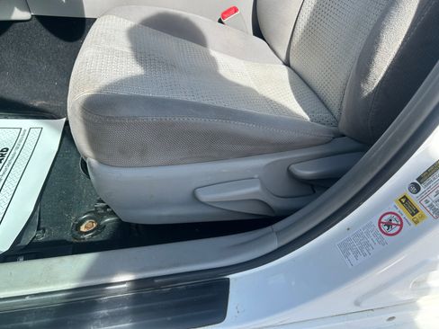 Used 2013 Toyota Camry LE image 17