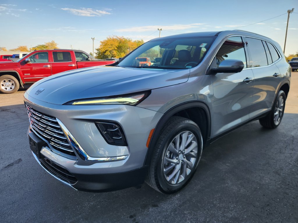 Used 2025 Buick Enclave Preferred AWD/4WD image 8