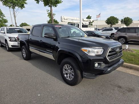 Used 2018 Toyota Tacoma SR5 RWD image 3