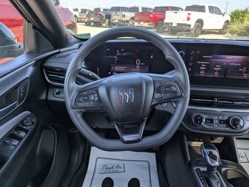 Used 2024 Buick Envista Preferred image 19