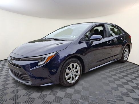 Used 2026 Toyota Corolla LE image 3