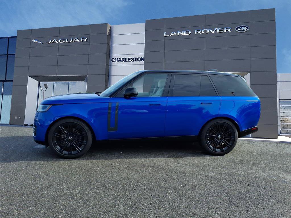 Used 2025 Land Rover Range Rover SE AWD/4WD image 2
