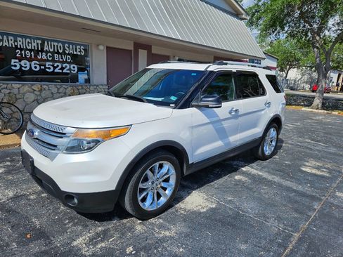 Used 2015 Ford Explorer XLT w/ Equipment Group 202A AWD/4WD image 2