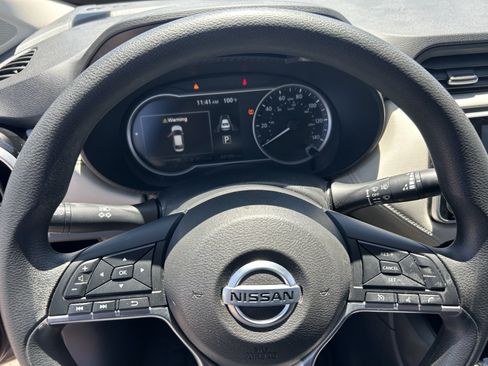 Used 2020 Nissan Versa SV FWD image 13