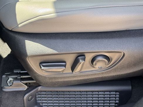 Used 2025 Toyota Sienna XLE FWD image 24