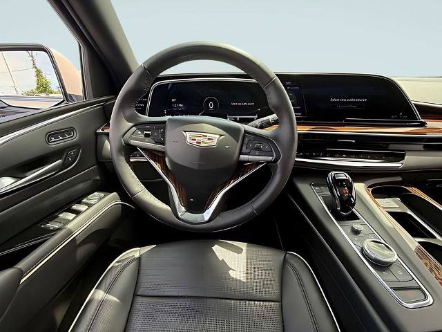 Used 2022 Cadillac Escalade Premium Luxury AWD/4WD image 8