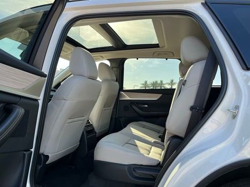 Used 2025 MAZDA CX-70 Plug-In Hybrid w/ Premium Pkg image 12