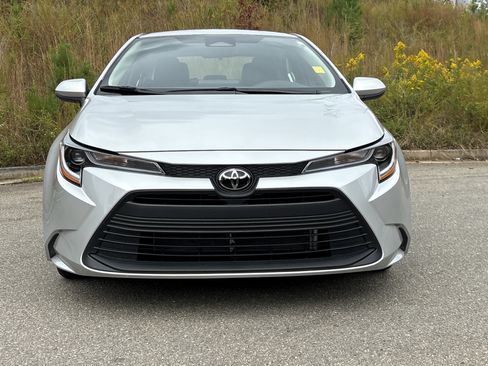 Used 2025 Toyota Corolla LE image 2