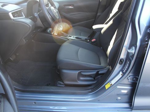 Used 2021 Toyota Corolla LE image 18