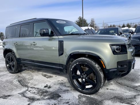 Used 2025 Land Rover Defender 110 X-Dynamic SE image 3