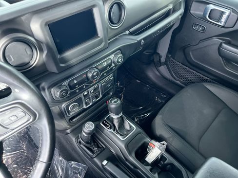 Used 2021 Jeep Wrangler Unlimited Sport image 23