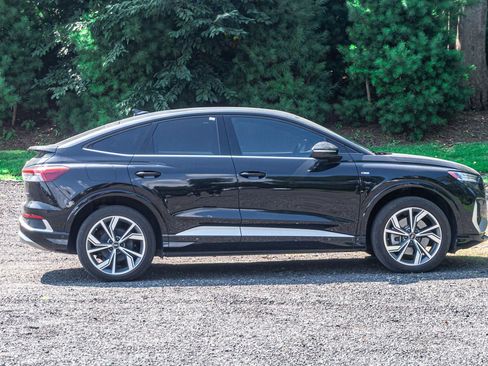 Used 2023 Audi Q4 e-tron Prestige image 10