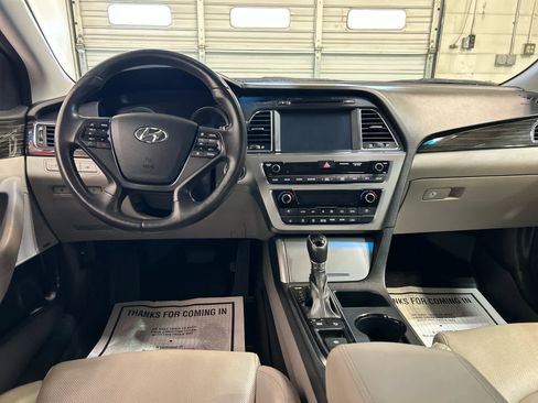 Used 2016 Hyundai Sonata Limited w/ Option Group 02 FWD image 4