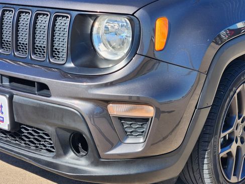 Used 2021 Jeep Renegade Latitude image 9