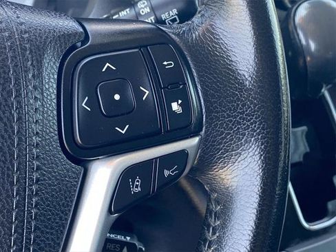 Certified 2019 Toyota Sienna SE FWD image 24