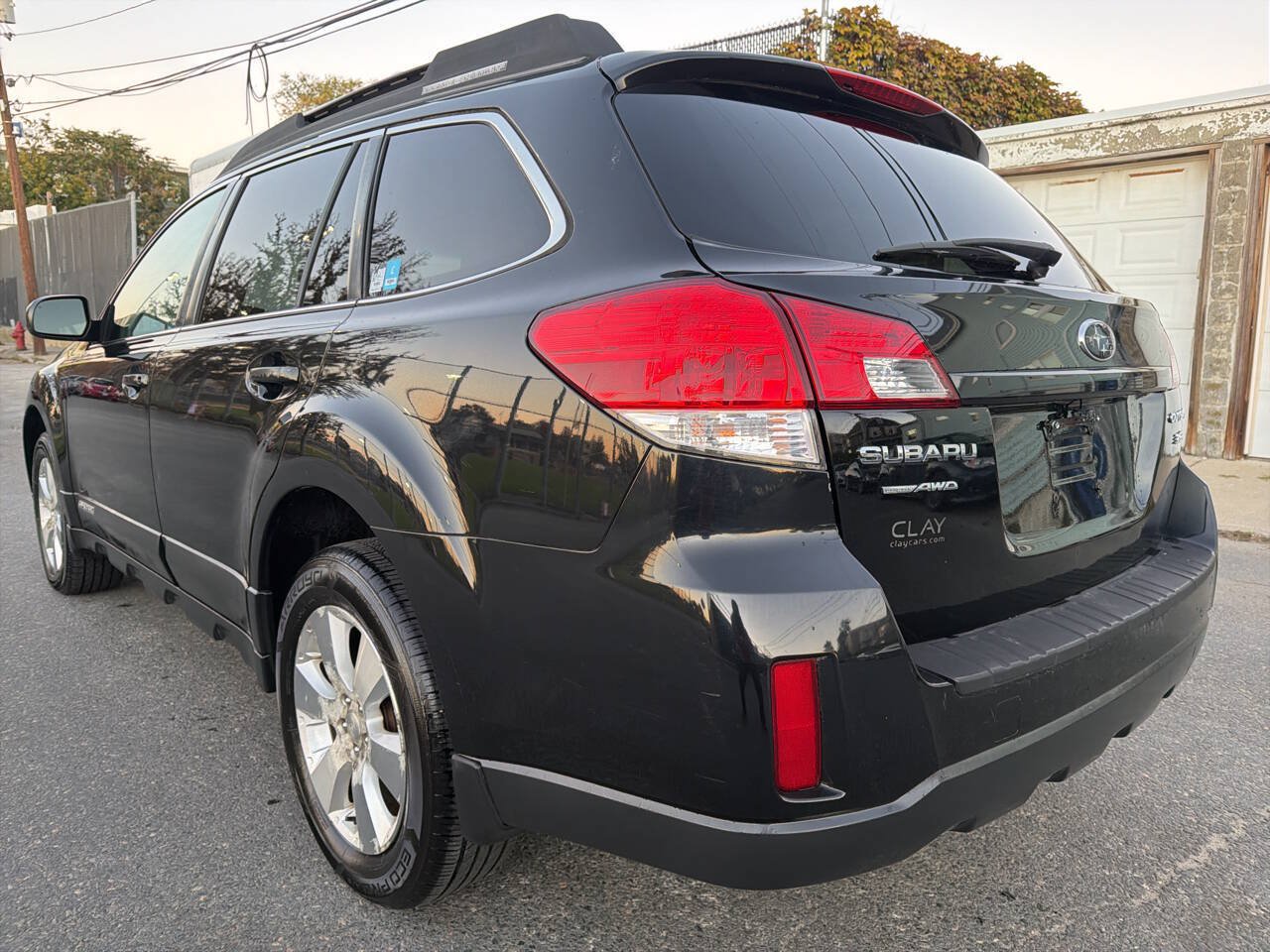 Used 2010 Subaru Outback 3.6R Limited AWD/4WD image 3