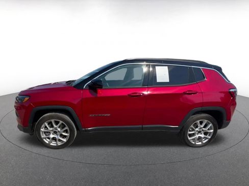 Used 2025 Jeep Compass Limited image 10