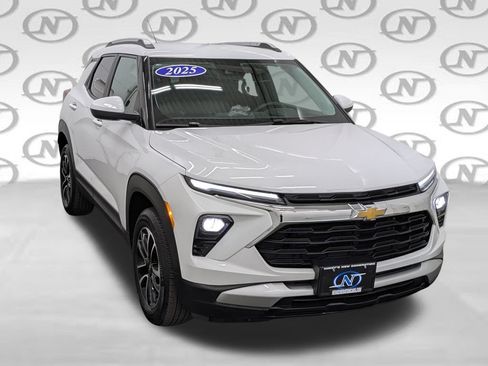 Used 2025 Chevrolet TrailBlazer LT AWD/4WD image 15