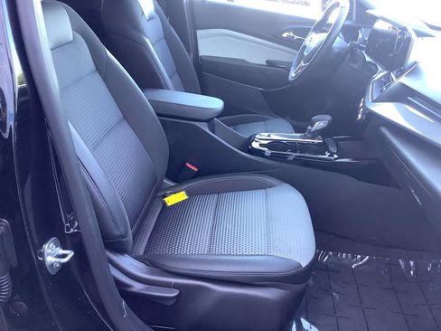 Used 2025 Chevrolet Trax LT w/ LT Convenience Package FWD image 15