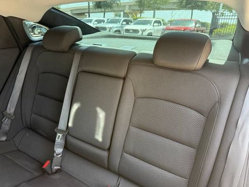 Used 2020 Chevrolet Malibu LT FWD image 27