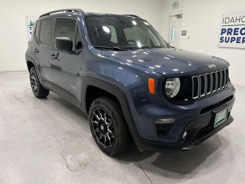 Used 2023 Jeep Renegade Latitude w/ Premium Group AWD/4WD image 2