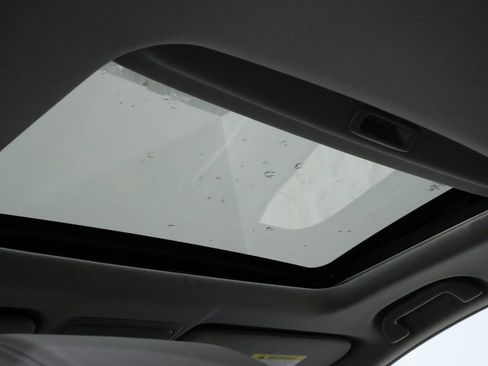 Used 2017 Honda CR-V Touring image 4