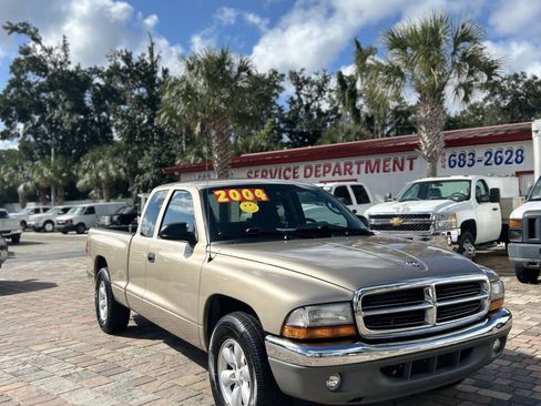 Used 2004 Dodge Dakota SLT image 2