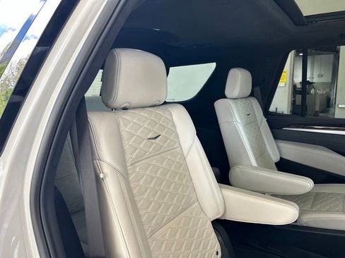 Used 2025 Cadillac Escalade Sport Platinum AWD/4WD image 39