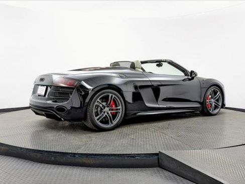 Used 2011 Audi R8 V10 w/ Enhanced Leather Pkg image 7