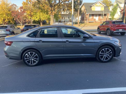 Used 2025 Volkswagen Jetta Sport image 8