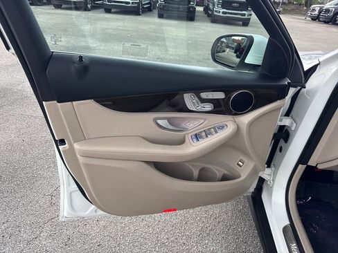 Used 2022 Mercedes-Benz GLC 300 4MATIC image 12