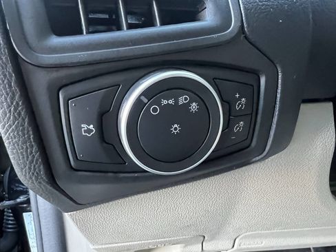Used 2017 Ford Focus SE FWD image 22