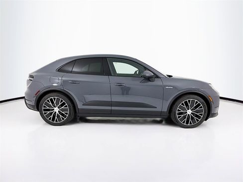 New 2025 Porsche Macan Electric image 8