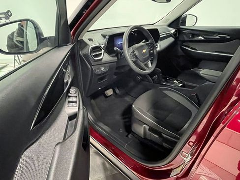 Used 2024 Chevrolet TrailBlazer LS w/ LS Convenience Package image 17